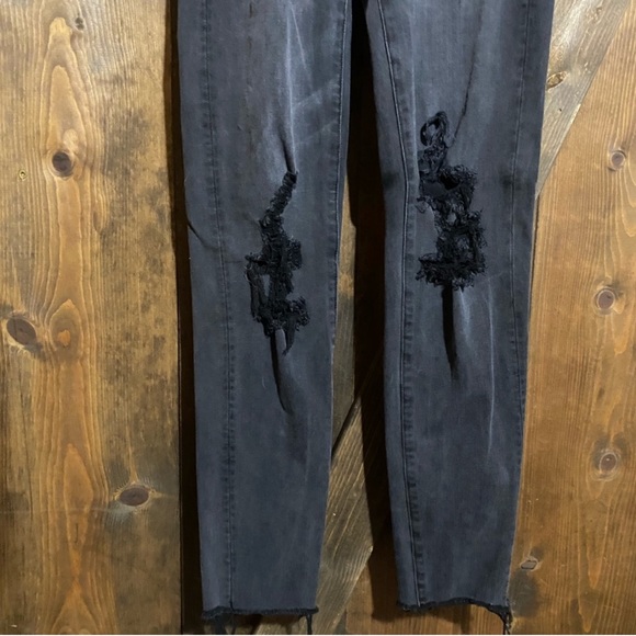 Women’s American Eagle Black Super Stretch distressed Jegging, size 0 - Picture 2 of 9